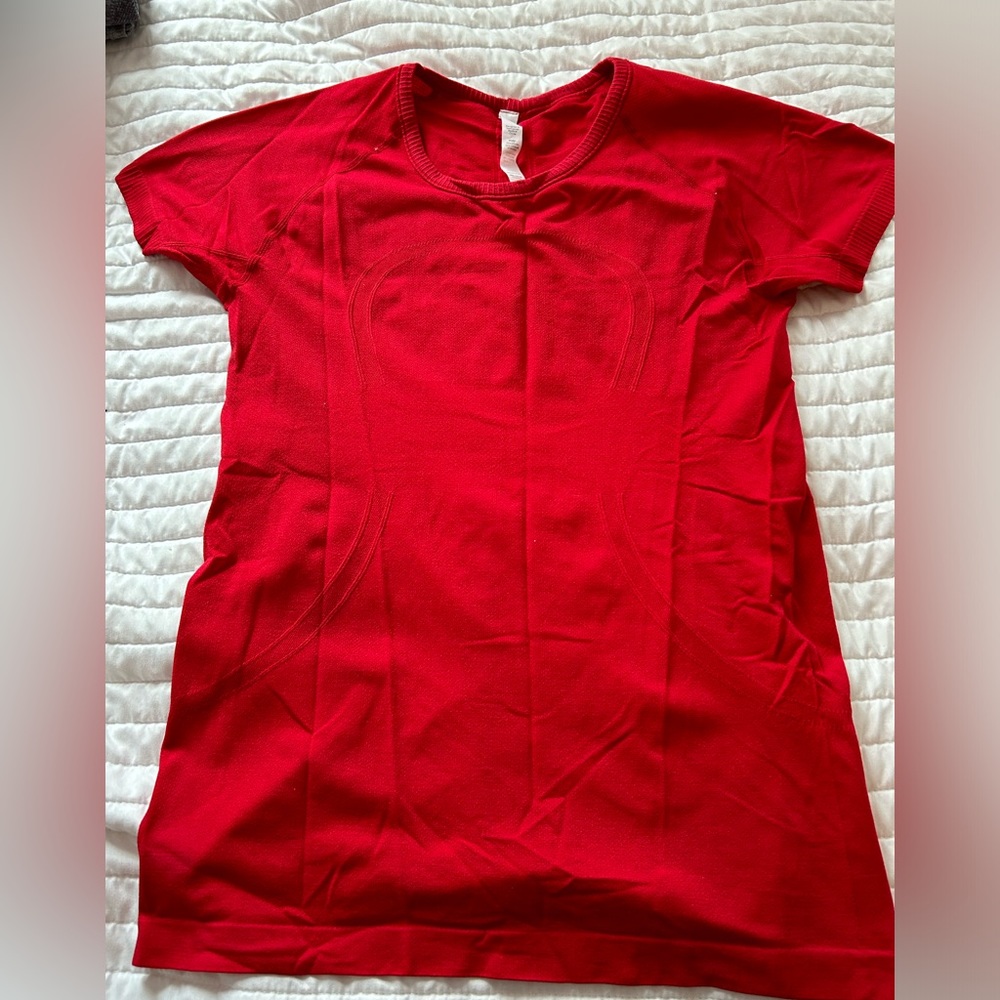 Red lululemon swiftly tech short sleeve 2.0 size 6